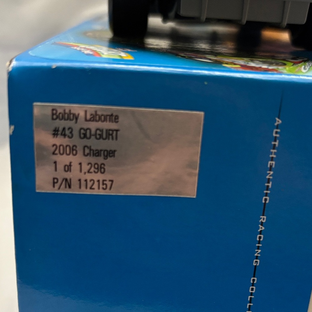 1:24 Diecast 43 Bobby Labonte NASCAR limited edition Go-Gurt car - Picture 5 of 12